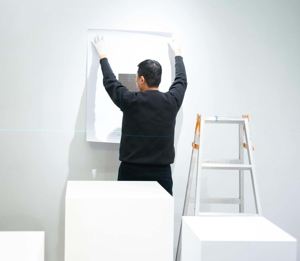 art hanging tips
